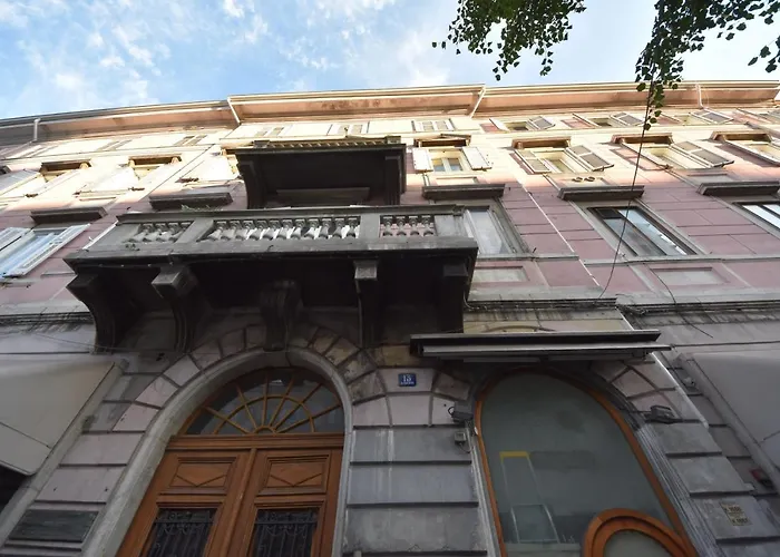 Via Battisti 13 * Trieste