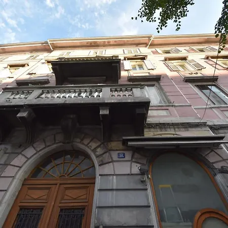 Via Battisti 13 * Τεργέστη