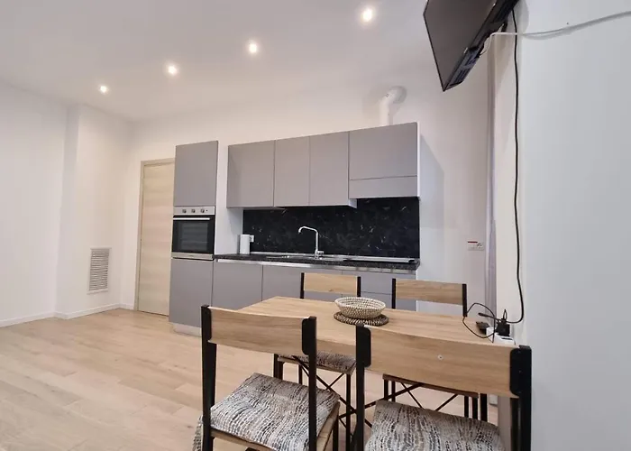 Via Battisti 13 * Terst